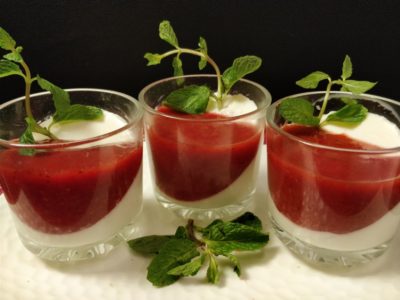 Vanilla Panna Cotta with Strawberry Sauce Without Gelatin